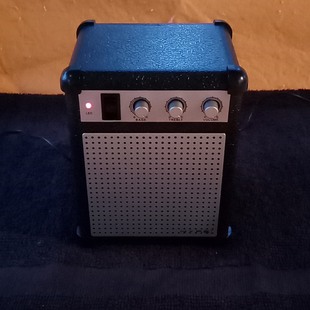 Hype mini stereo amp speaker.